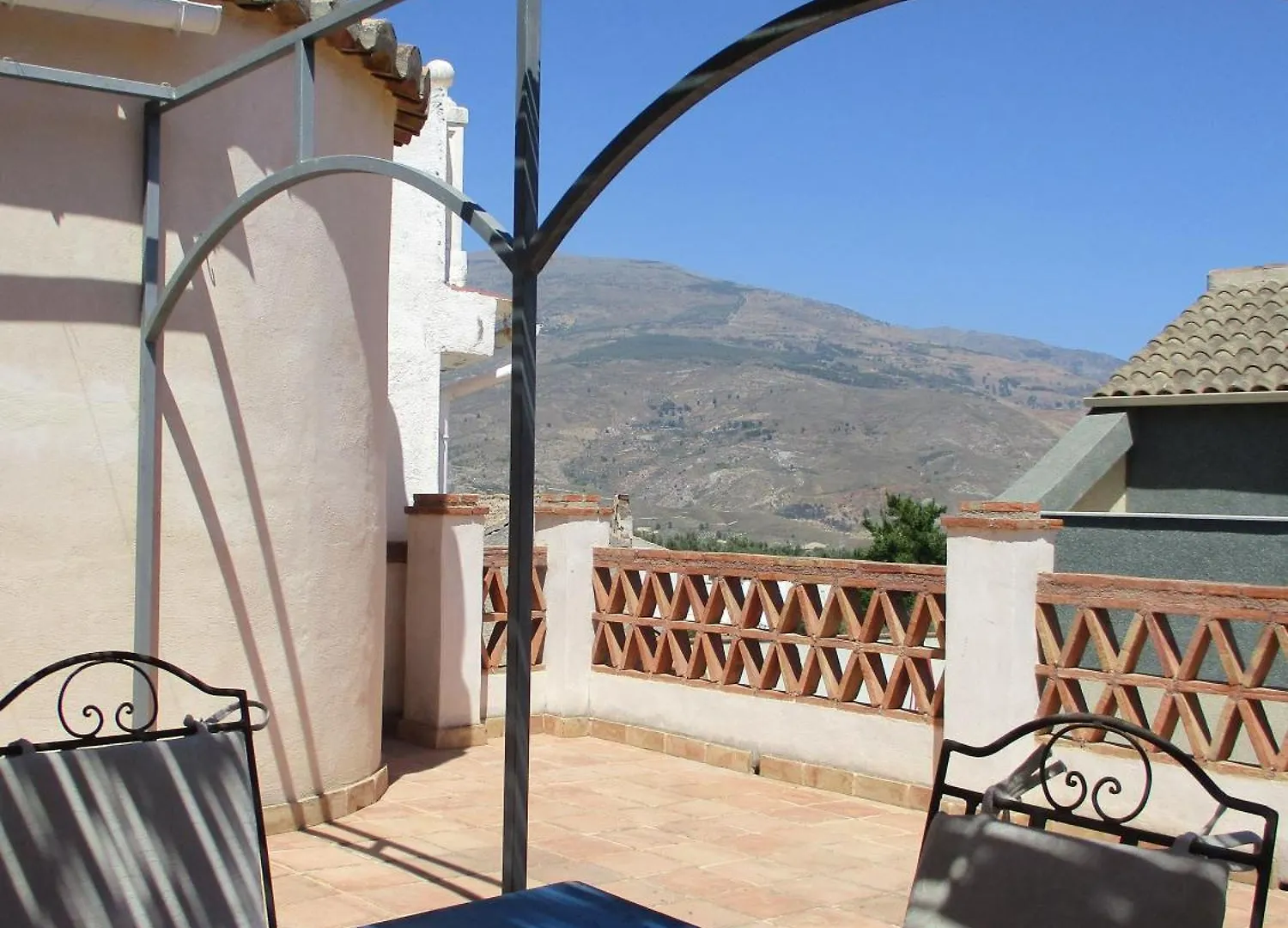 Casa Del Patio Bed and Breakfast Pinos del Valle Spanje